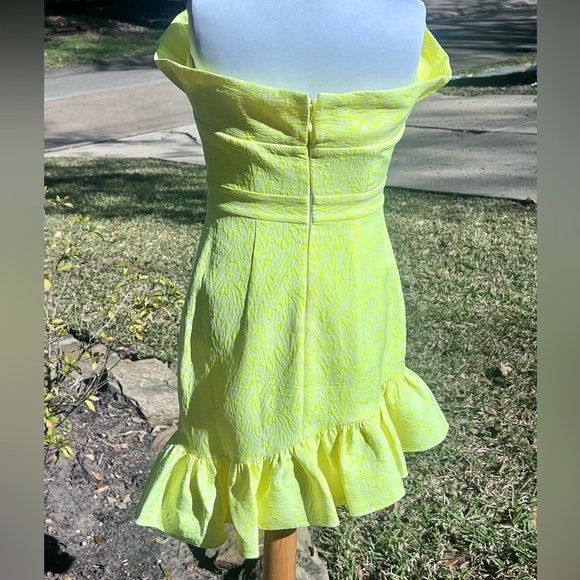 NEW - BEBE - YELLOW STRAPLESS - RUFFLED MINI DRESS - SIZE - 2 - Picture 5 of 6